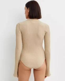 Beżowe prążkowane body