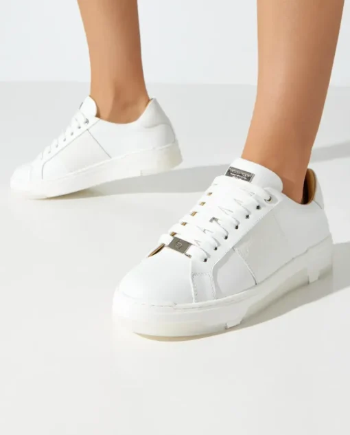 Białe skórzane sneakersy