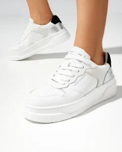 Białe sneakersy Magnetic