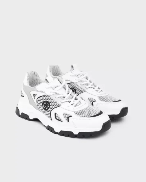 Białe sneakersy z logo