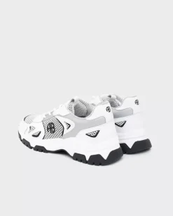 Białe sneakersy z logo