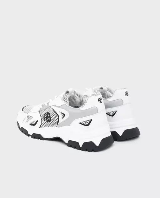 Białe sneakersy z logo