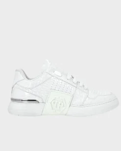 Białe sneakersy z tłoczonej skóry