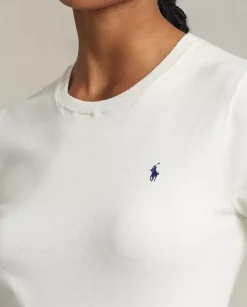 Biały sweter z krótkim rękawem i wyszywanym logo