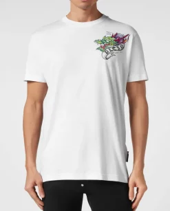 Biały t-shirt z kolorowym nadrukiem