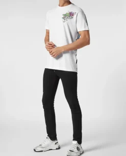 Biały t-shirt z kolorowym nadrukiem