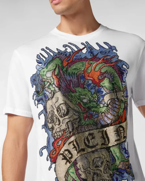 Biały t-shirt z ozdobną aplikacją
