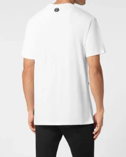 Biały t-shirt z ozdobnym nadrukiem samochodu