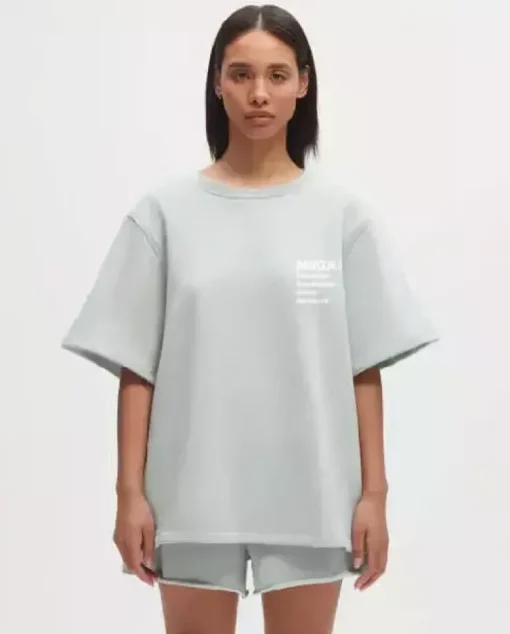 Błękitna bluza oversize z krótkim rękawem