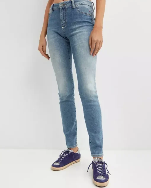 Błękitne jeansy z logo Super High Waist