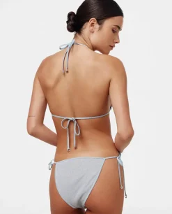 Błękitny komplet bikini z błyszczącym efektem