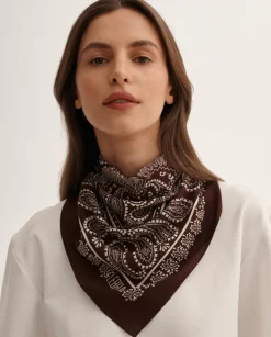 Bordowa bandana z printem