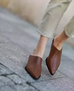 Brązowe skórzane klapki mule