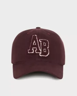 Burgundowa czapka z daszkiem
