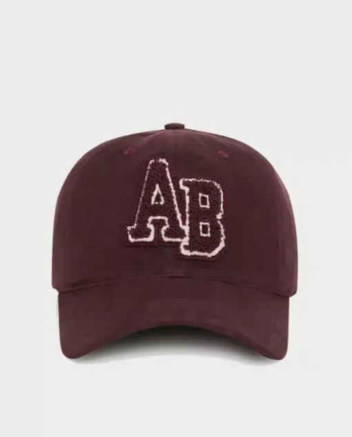 Burgundowa czapka z daszkiem