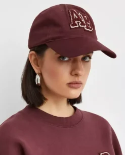Burgundowa czapka z daszkiem