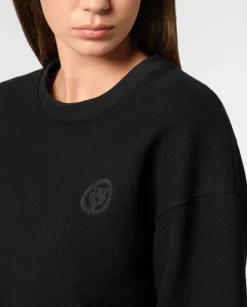Czarna bluza o krótkim kroju