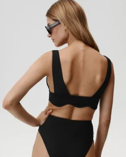 Czarna góra od bikini Bardot