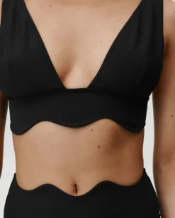 Czarna góra od bikini Bardot