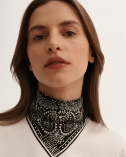 Czarna mini bandana z printem