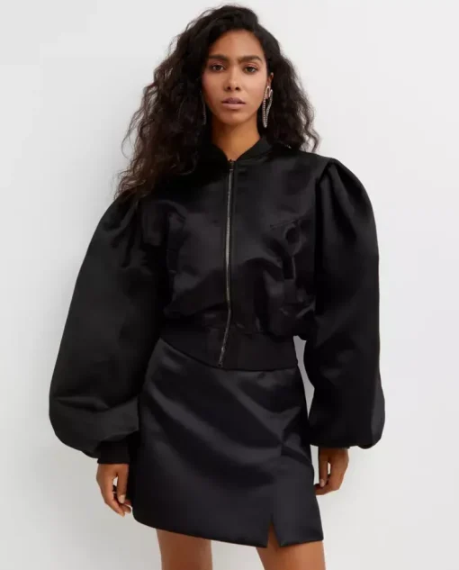 Czarna satynowa kurtka bomber