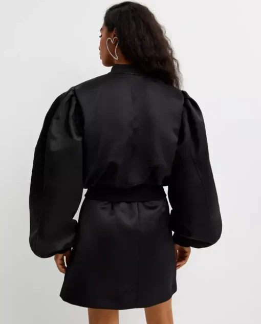 Czarna satynowa kurtka bomber