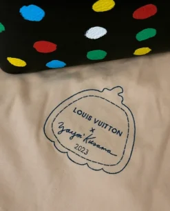 Czarna torebka Louis Vuitton x Yayoi Kusama