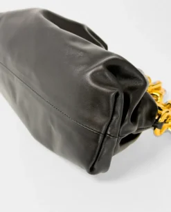 Czarna torebka typu pouch