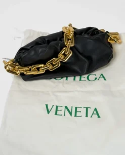 Czarna torebka typu pouch