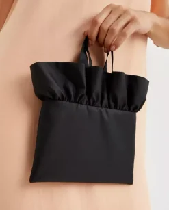 Czarna torebka z falbanką mini