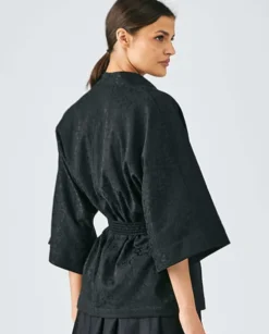Czarne kimono z żakardowym wzorem