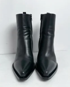 Czarne skórzane botki