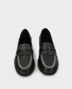 Czarne skórzane loafersy z przeszyciami