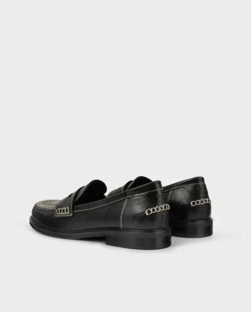 Czarne skórzane loafersy z przeszyciami