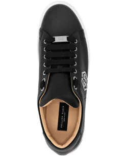 Czarne sneakersy na kontrastowej podeszwie