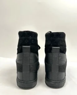 Czarne sneakersy na koturnie