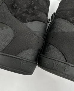 Czarne sneakersy na koturnie