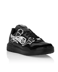 Czarne sneakersy z białym logo