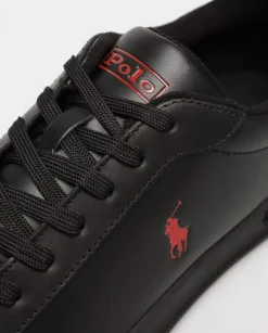 Czarne sneakersy z czerwonym logo