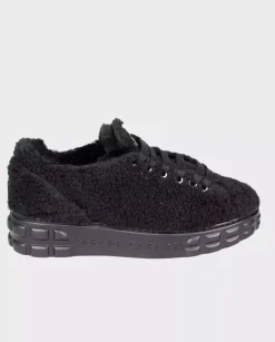 Czarne sneakersy z futerkiem