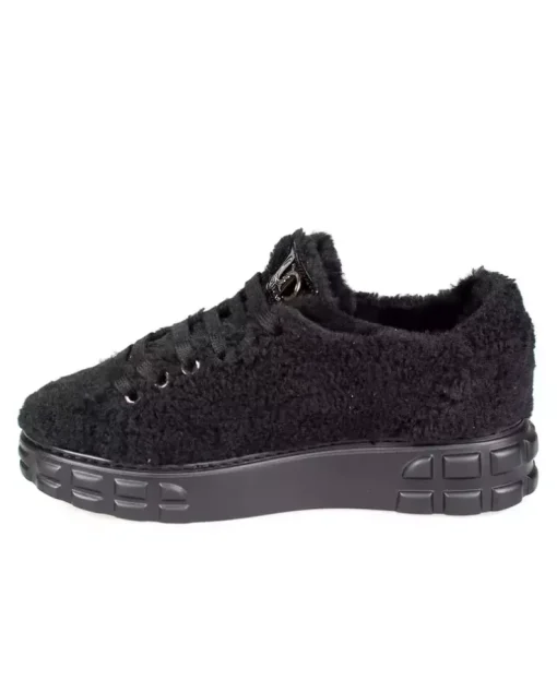 Czarne sneakersy z futerkiem