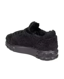Czarne sneakersy z futerkiem