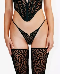 Czarne stringi z printem Kylie
