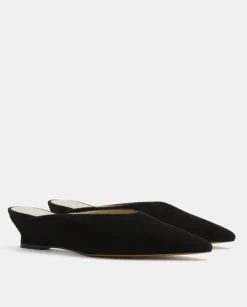 Czarne zamszowe mule