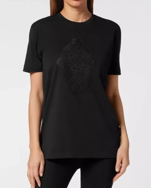 Czarny bawełniany t-shirt z haftem