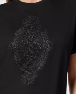 Czarny bawełniany t-shirt z haftem