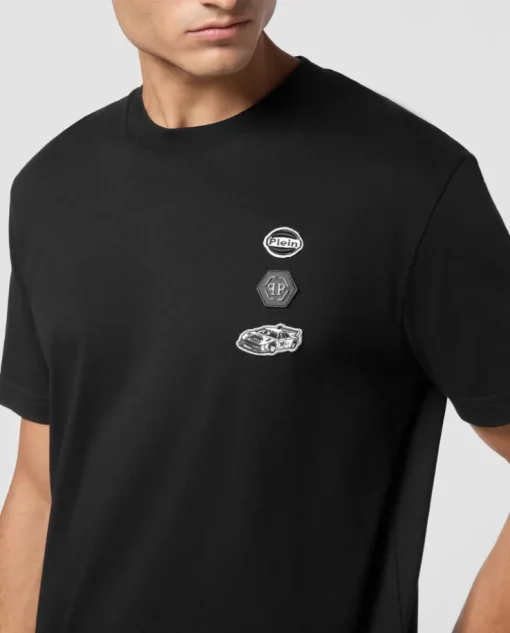 Czarny bawełniany t-shirt z naszywkami