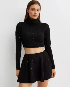 Czarny crop top z golfem z cekinami