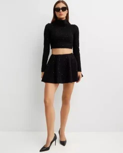 Czarny crop top z golfem z cekinami
