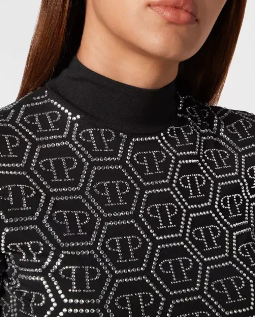 Czarny top z kryształowym monogramem